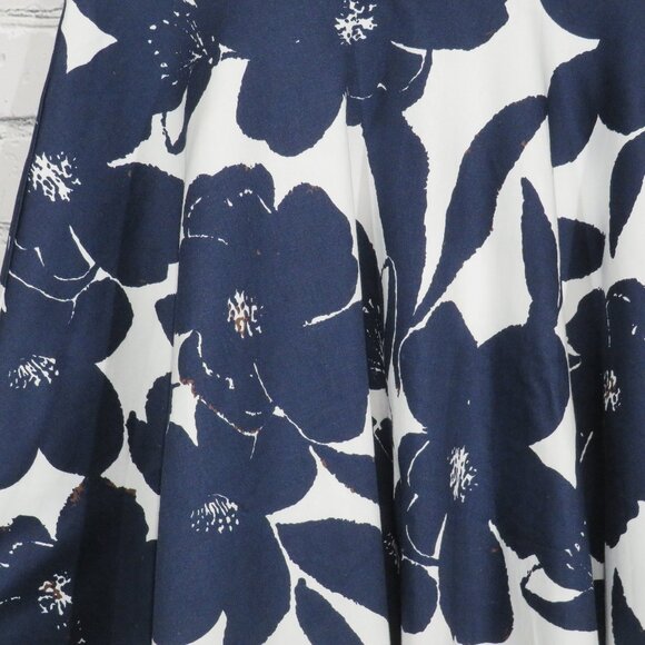 Women's Casual Flare Sleeveless Floral Dress - Blue & White - Picture 5 of 6